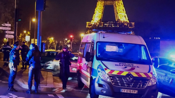 Đâm dao gần tháp Eiffel khiến một du khách thiệt mạng