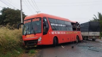 Tài xế nhà xe Quang Dũng vượt xe tải và tai nạn xảy ra
