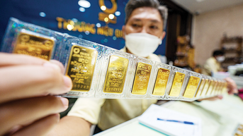 Giá vàng thế giới lao dốc, vàng SJC rời mốc 90 triệu đồng/lượng