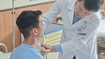 Phẫu thuật gãy cột sống cổ phức tạp chỉ qua đường mổ 1cm