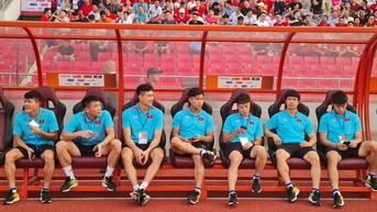 Ông Troussier dùng dàn sao HAGL đối đầu HLV Hector Cuper