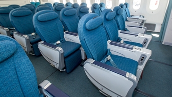 Vietnam Airlines bán hạng ghế phổ thông đặc biệt, khách ra cửa máy bay ưu tiên