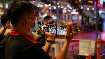 YouTuber, TikToker càn quét đám tang, livestream kiếm tiền phản cảm