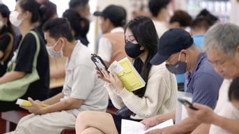 Trả nhiều tiền khám bệnh nên 'bên trọng bên khinh'?