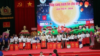 Trao tặng 1.330 suất quà cho trẻ em khuyết tật các tỉnh, thành Tây Nam Bộ