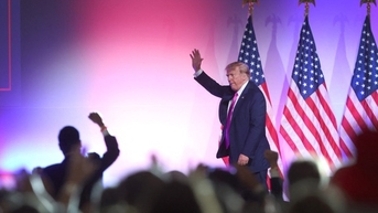 Ông Trump 'ra đòn' tìm đường trở lại Nhà Trắng