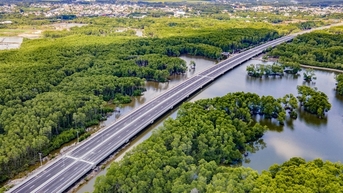 Thông xe tạm gần 10km cao tốc Bến Lức