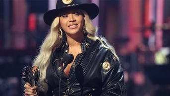 Beyoncé biểu diễn cùng con gái ở quê nhà