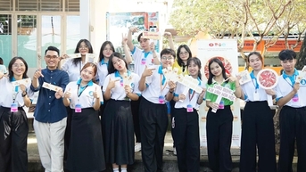 Không khai giảng, mang toàn kinh phí ủng hộ bão lũ, một trường ĐH nhận "mưa" lời khen