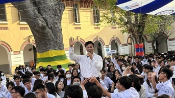 Sau "Mai Vàng", NSƯT Võ Minh Lâm quấy động Sân khấu học đường Marie Curie