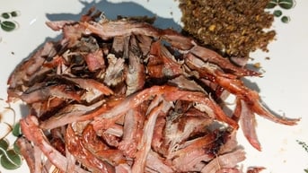 Bò cỏ và chảo lửa làm ra món bò một nắng Krông Pa khét tiếng muôn phương