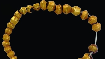 Một hòn đảo ở Bà Rịa-Vũng Tàu phát lộ mộ táng, la liệt hiện vật cổ, trang sức bằng vàng Óc Eo