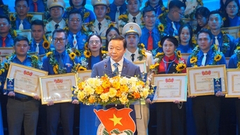 Trao giải thưởng Lý Tự Trọng cho 100 cán bộ Đoàn xuất sắc năm 2024