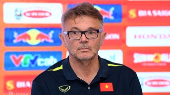 HLV Troussier họp báo trước trận Việt Nam - Syria
