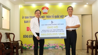 Gần 700 triệu đồng ủng hộ đồng bào bị thiên tai