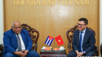 Chủ tịch Hội Nhà báo Việt Nam tiếp xã giao đoàn Đại sứ Cuba