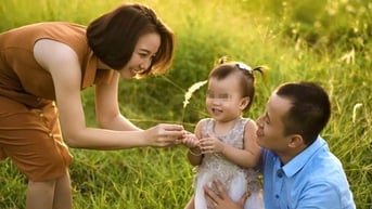 Hạnh phúc sau 7 năm hiếm muộn: Cô giáo tiểu học làm mẹ 3 công chúa nhỏ