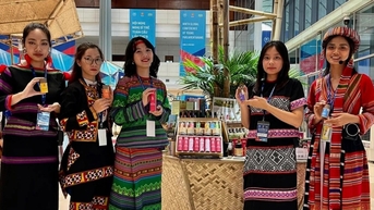 Nữ kế toán U50 nghỉ việc, kiếm tiền triệu khi chuyển hướng làm tinh dầu
