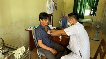 Tháo gỡ khó khăn cho tuyến y tế cơ sở - Bài 1: Tuyến trên quá tải, tuyến dưới “bỏ không”