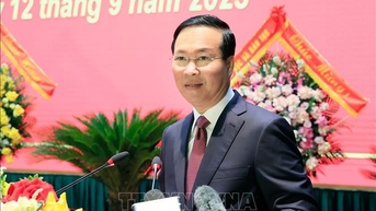보반투옹 대통령이 국방사관학교 개교식에 참석했습니다.