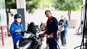 Giá xăng tăng nhẹ