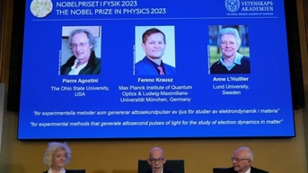 Giải Nobel Vật lý 2023 trao cho 3 nhà khoa học giúp 'nhìn được nguyên tử hoạt động'