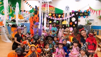 Phụ huynh tranh cãi nảy lửa việc tổ chức Halloween trong trường học