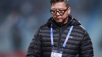후인 득 감독은 공 감독을 교체한 후 CAHN이 변화했다고 암시했습니다.