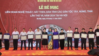 ពិធីបិទពិធីបុណ្យច្រៀង និងឧបករណ៍តន្ត្រី Tinh លើកទី៧ របស់ជនជាតិ Tay Nung និងជនជាតិថៃ