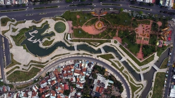 Cận cảnh "rồng khổng lồ nhả ngọc" trong công viên ở Phú Yên
