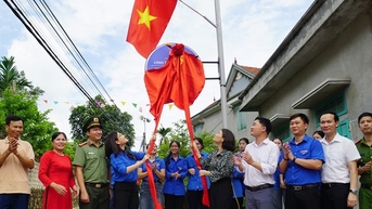 សម្ពោធគម្រោងបំភ្លឺផ្លូវជនបទ និងចាប់ផ្តើមសាងសង់ផ្ទះសប្បុរសធម៌នៅទីក្រុង Hai Phong