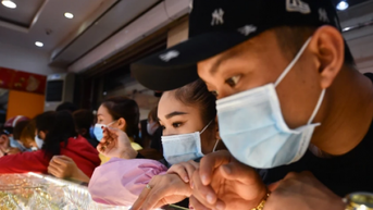 Giá vàng giảm mạnh, nhà đầu tư tiếp tục lỗ nặng?