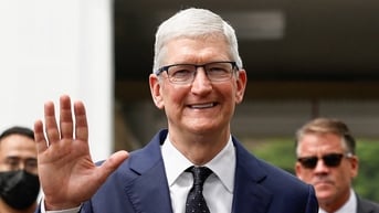 CEO Tim Cook xem xét xây nhà máy đầu tiên tại Indonesia