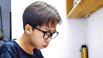 티노의 가난한 증손자는 코 메이 기숙사에서 무료 숙박과 초기 수업료 지원을 받았습니다.