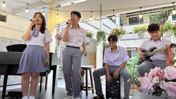 Học sinh trải nghiệm cùng làm bánh, nghe nhạc và đọc sách