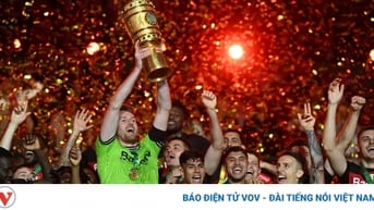Leverkusen và PSG giành cúp