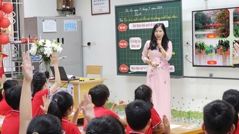 Đề xuất chi 9.200 tỷ đồng miễn học phí cho con nhà giáo: Có công bằng?