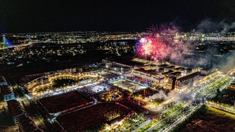 មនុស្សជាង 80,000 នាក់បាននាំគ្នាទៅ Dong Hoi ដើម្បីទស្សនាពិធីបុណ្យតន្ត្រី EDM និងការបាញ់កាំជ្រួច។