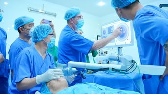 Chuyển giao công nghệ FLACS điều trị đục thủy tinh thể
