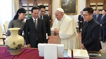Chủ tịch nước thăm Tòa thánh Vatican, gặp Giáo hoàng Francis