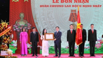 Báo Đại biểu Nhân dân đón nhận Huân chương Lao động hạng Nhất