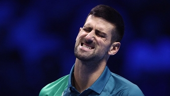 Bị la ó trên sân Pala Aplitour, Djokovic nhận thất bại đầu tiên sau 4 tháng