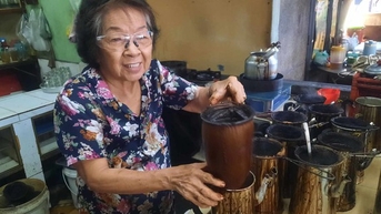 Thú vị quán cà phê vợt cuối cùng ở Biên Hòa