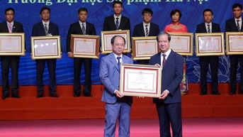 ប្រគល់ឋានន្តរស័ក្តិគ្រូបង្រៀនប្រជាជន និងគ្រូឆ្នើមជូនលោកគ្រូ អ្នកគ្រូចំនួន ១.១៨៨នាក់។