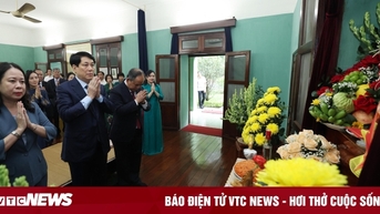 Chủ tịch nước Lương Cường dâng hương tưởng niệm Chủ tịch Hồ Chí Minh