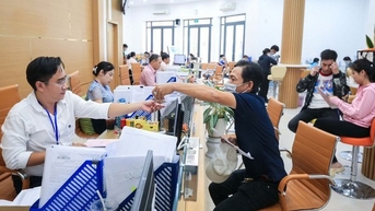 Bộ Nội vụ lên tiếng về thông tin "chế độ, chính sách" với cán bộ, công chức khi tinh gọn bộ máy