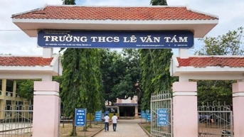 បណ្តេញ​នាយក​សាលា​ចេញ​ពី​សាលា​មួយ​ខែ​ដោយ​មិន​មក​ធ្វើ​ការ