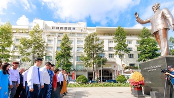 Dâng hương tưởng nhớ Chủ tịch Hồ Chí Minh và Chủ tịch Tôn Đức Thắng trước thềm Đại hội đại biểu MTTQ Việt Nam TPHCM, nhiệm kỳ 2024-2029