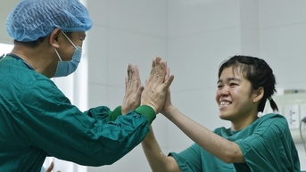 Cô gái 21 tuổi hồi sinh thần kỳ sau ca ghép phổi chiều 30 Tết