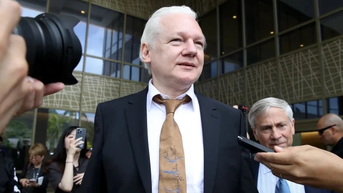 Người sáng lập WikiLeaks được trả tự do, về Australia